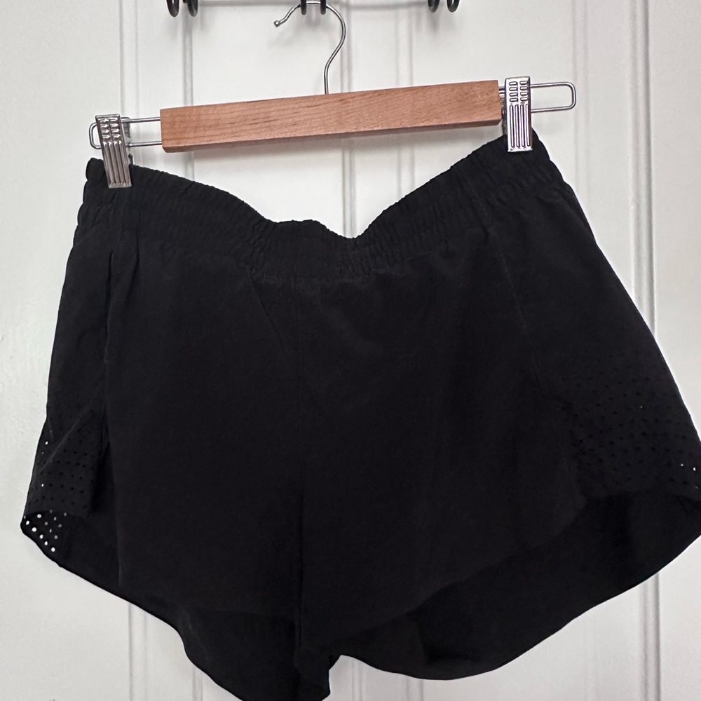 Athleta Hustle 3” Black Shorts